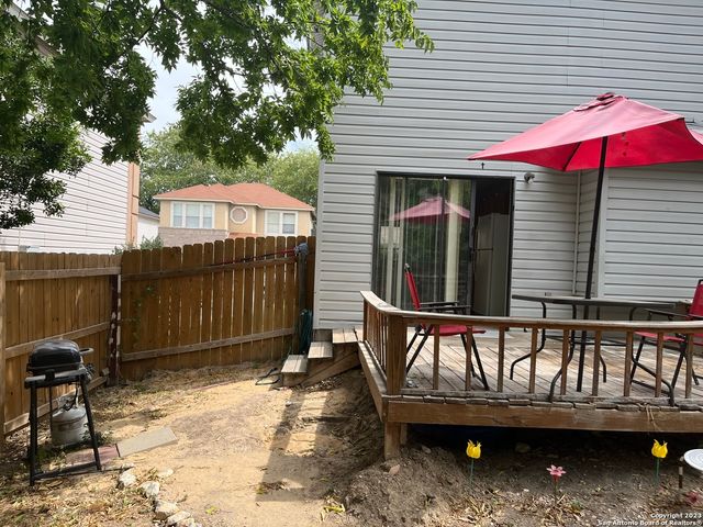 15 McLennan Oak, San Antonio, TX 78240
