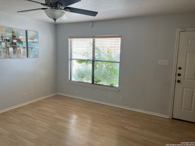 15 McLennan Oak, San Antonio, TX 78240