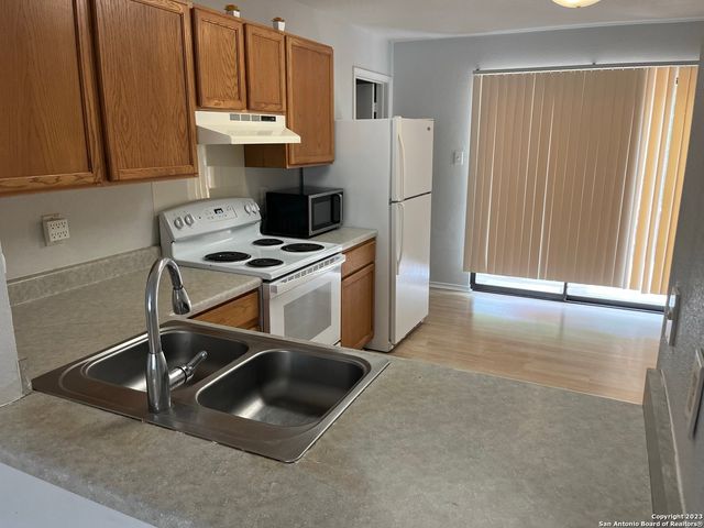 15 McLennan Oak, San Antonio, TX 78240