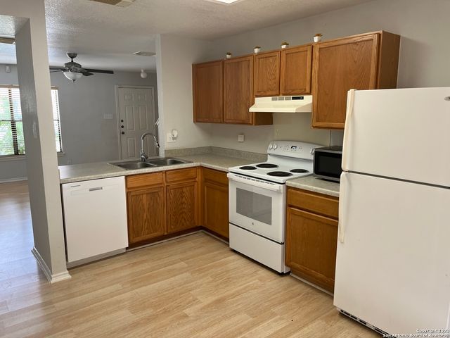 15 McLennan Oak, San Antonio, TX 78240