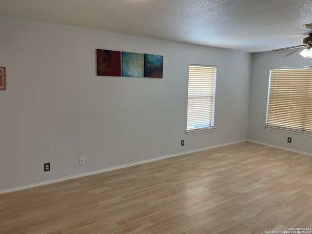 15 McLennan Oak, San Antonio, TX 78240