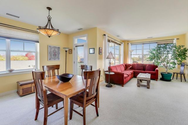 977 Harris Road 34, Grayslake, IL 60030