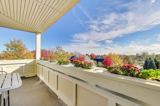 977 Harris Road 34, Grayslake, IL 60030