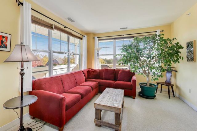 977 Harris Road 34, Grayslake, IL 60030