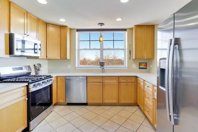 977 Harris Road 34, Grayslake, IL 60030