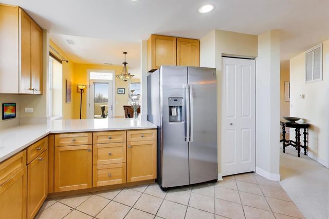 977 Harris Road 34, Grayslake, IL 60030