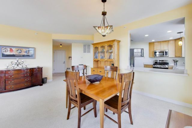 977 Harris Road 34, Grayslake, IL 60030