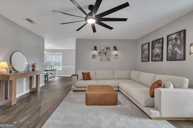 106 Greenfield Lane, Grantville, GA 30220