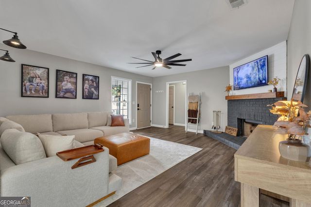 106 Greenfield Lane, Grantville, GA 30220