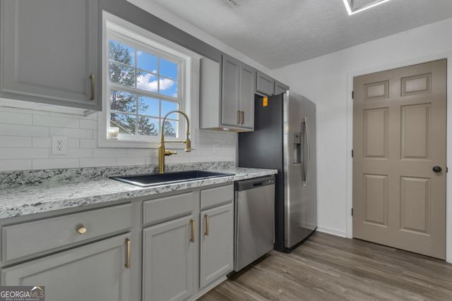 106 Greenfield Lane, Grantville, GA 30220