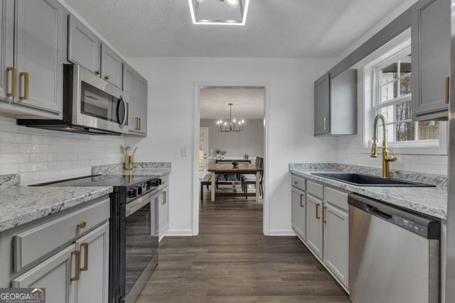 106 Greenfield Lane, Grantville, GA 30220