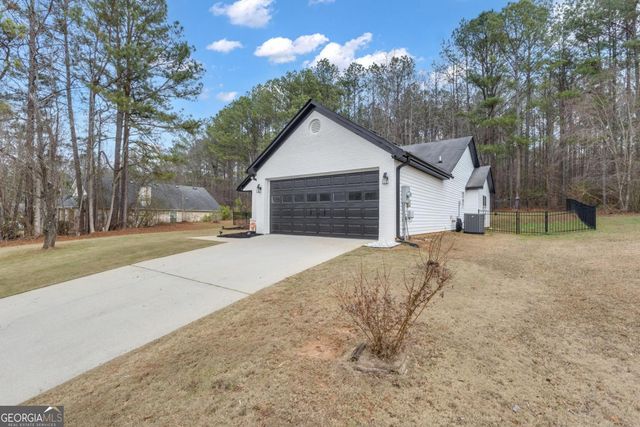 106 Greenfield Lane, Grantville, GA 30220