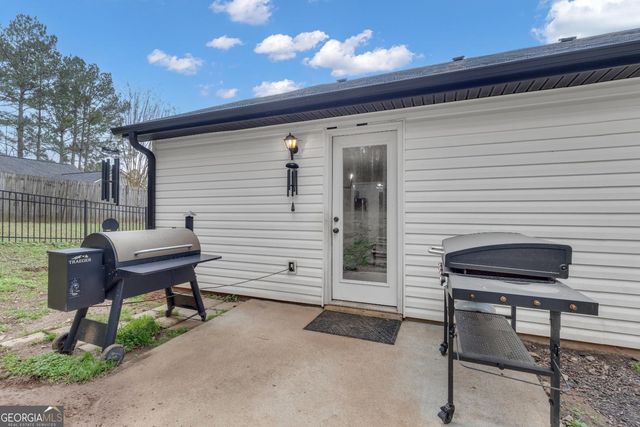 106 Greenfield Lane, Grantville, GA 30220