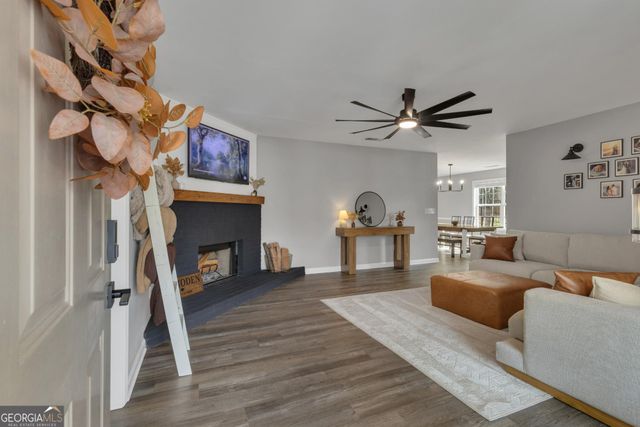 106 Greenfield Lane, Grantville, GA 30220