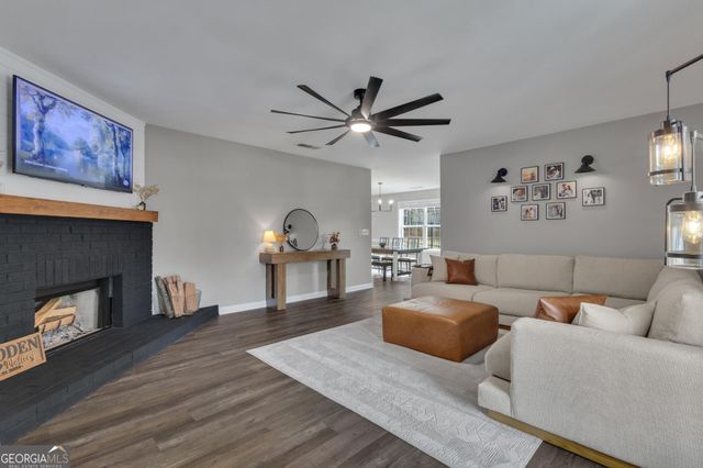 106 Greenfield Lane, Grantville, GA 30220