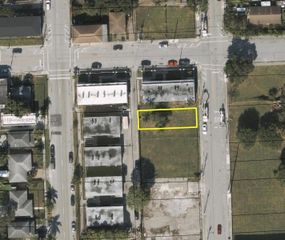 1646 NW 1st CT, Miami, FL 33136