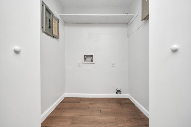 3750 Tanglewilde Street A7, Houston, TX 77063