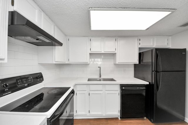 3750 Tanglewilde Street A7, Houston, TX 77063