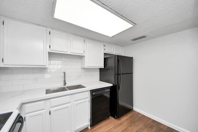 3750 Tanglewilde Street A7, Houston, TX 77063