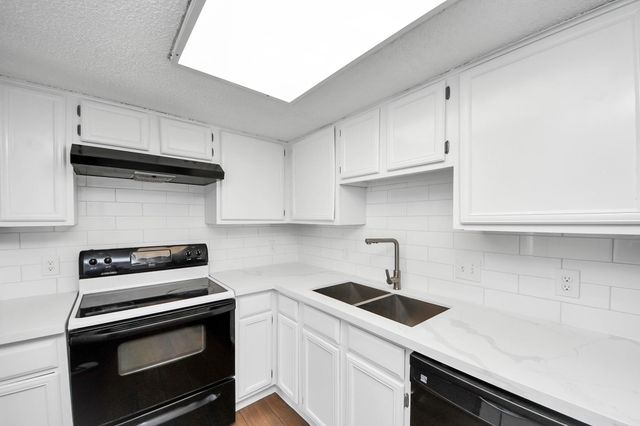 3750 Tanglewilde Street A7, Houston, TX 77063