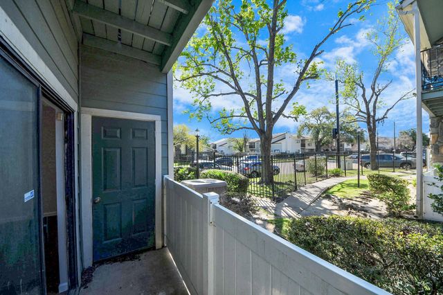 3750 Tanglewilde Street A7, Houston, TX 77063