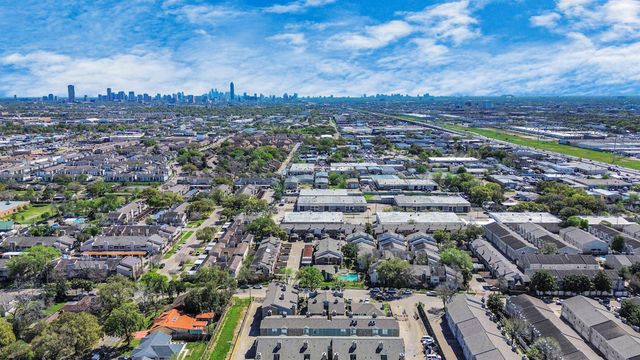 3750 Tanglewilde Street A7, Houston, TX 77063