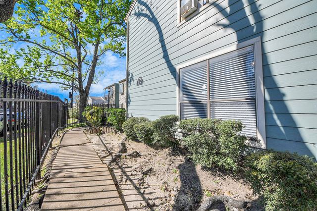 3750 Tanglewilde Street A7, Houston, TX 77063