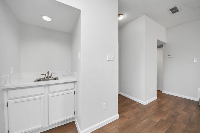 3750 Tanglewilde Street A7, Houston, TX 77063