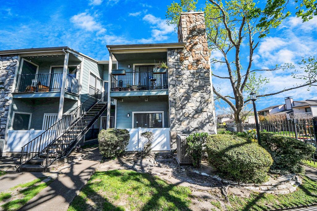 3750 Tanglewilde Street A7, Houston, TX 77063