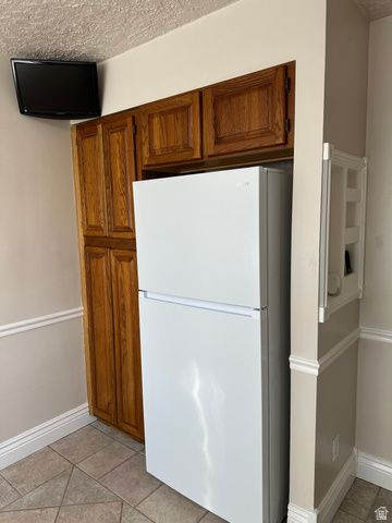 571 E BEN LOMOND AVE, South Ogden, UT 84403