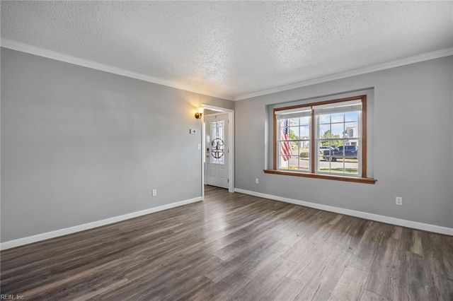 1041 Rolling Point CT, Virginia Beach, VA 23456