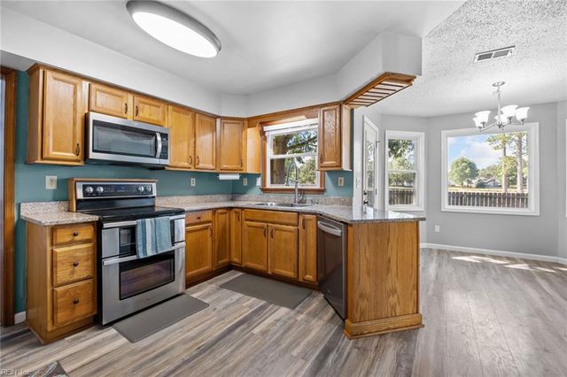 1041 Rolling Point CT, Virginia Beach, VA 23456
