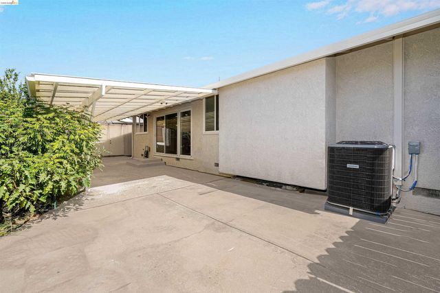 31871 Kennet St, Hayward, CA 94544