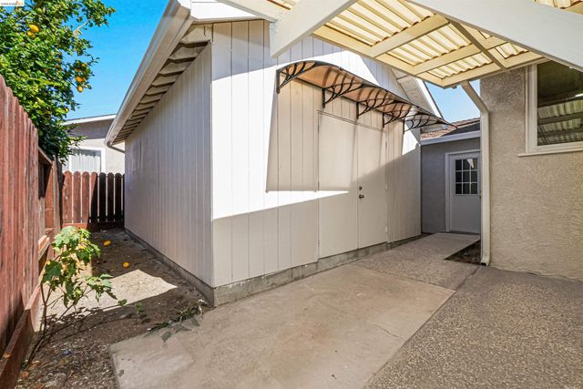 31871 Kennet St, Hayward, CA 94544