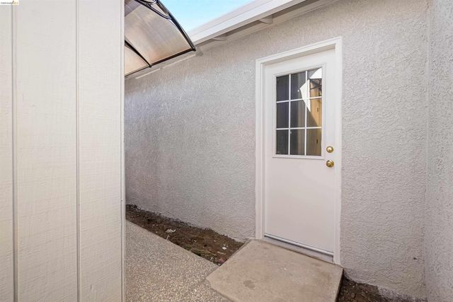 31871 Kennet St, Hayward, CA 94544