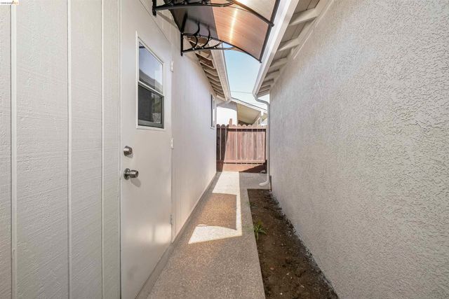 31871 Kennet St, Hayward, CA 94544
