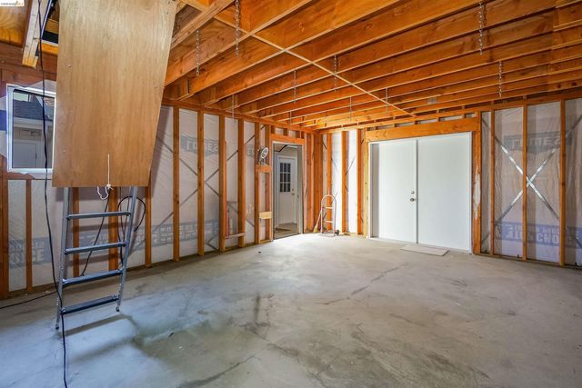 31871 Kennet St, Hayward, CA 94544