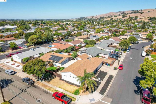 31871 Kennet St, Hayward, CA 94544