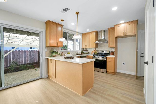 31871 Kennet St, Hayward, CA 94544
