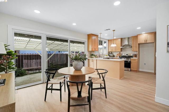 31871 Kennet St, Hayward, CA 94544