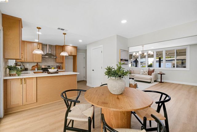 31871 Kennet St, Hayward, CA 94544