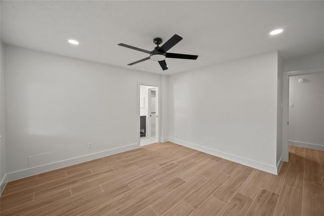 303 Knoll Forest Drive, League City, TX 77573