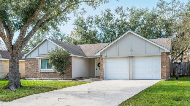 303 Knoll Forest Drive, League City, TX 77573