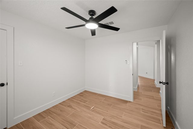 303 Knoll Forest Drive, League City, TX 77573