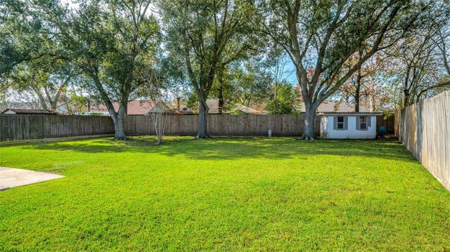 303 Knoll Forest Drive, League City, TX 77573