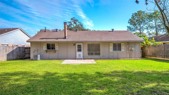 303 Knoll Forest Drive, League City, TX 77573