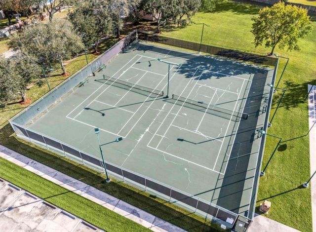 303 Knoll Forest Drive, League City, TX 77573