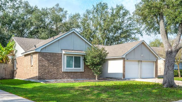 303 Knoll Forest Drive, League City, TX 77573