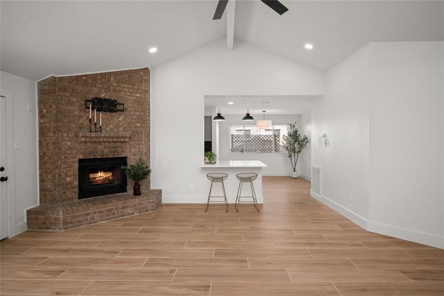 303 Knoll Forest Drive, League City, TX 77573