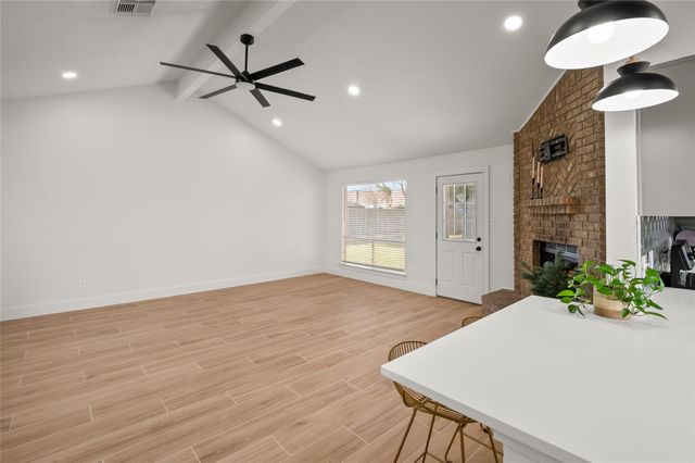 303 Knoll Forest Drive, League City, TX 77573